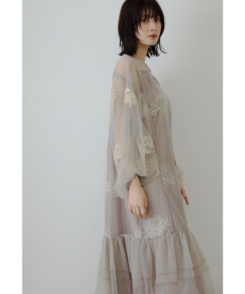 【値下げしました】フラワー刺繍ティアードフリルドレス bflat｜フラワー刺繍ティアードフリルドレス Aライン マタニティ 妊婦