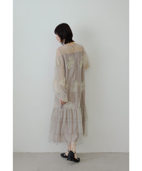 niana フラワー刺繍ティアードフリルドレス　パーティドレス　マタニティ　M niana フラワー刺繍ティアードフリルドレス パーティドレス マタニティ M