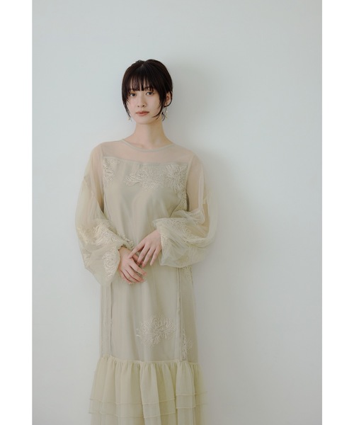 niana フラワー刺繍ティアードフリルドレス　パーティドレス　マタニティ　M niana（ニアナ） ドレス フラワー刺繍ティアードフリルドレス Aライン