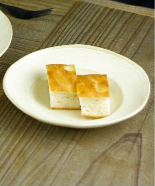 食器 「益子焼」 マットな色味で穏やかな表情のオフホワイトと、釉薬の銀化がアンティーク調の雰囲気を演出するシャビ―ターコイズの2色展開のリム皿丸形 M | MILLION CARATS | 05