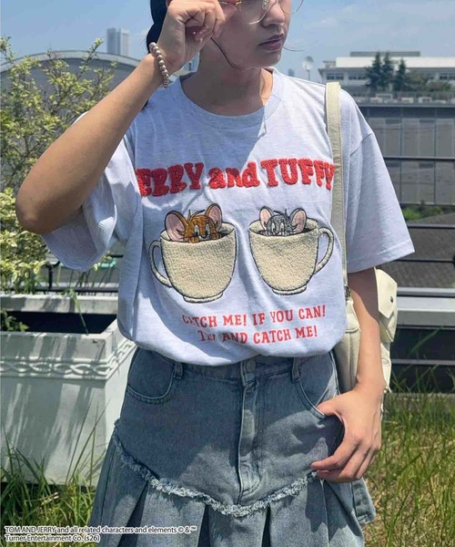DADAROMA ツアーTシャツ ⚠️襟周り、袖ハサミ入れリメイク済み 古着 AS KNOW AS（アズノゥアズ） tシャツ 半袖 トムとジェリー 刺繍T