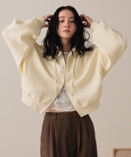 【◡̈♡y】エイミーロウ シャーリングスリーブシアーパーカー 黄 Eimee Law（エイミーロウ）の「シャーリングスリーブ フーディーシアー
