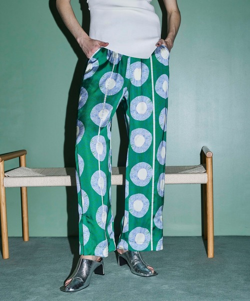 OMMO（オーエムエムオー） パンツ RELAX AIRLY PANTS レディース