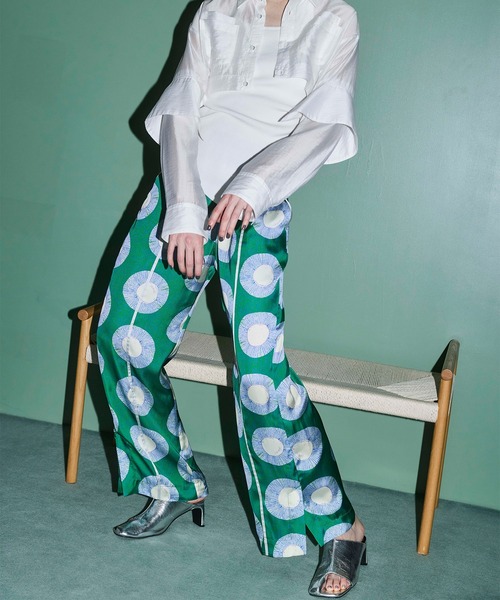 OMMO（オーエムエムオー） パンツ RELAX AIRLY PANTS レディース