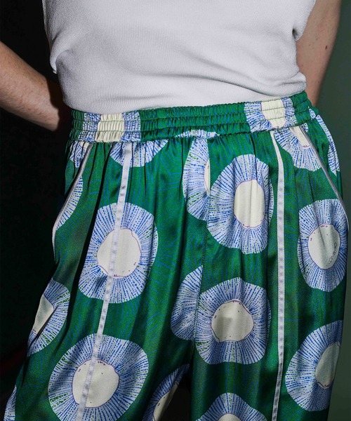 OMMO（オーエムエムオー） パンツ RELAX AIRLY PANTS レディース