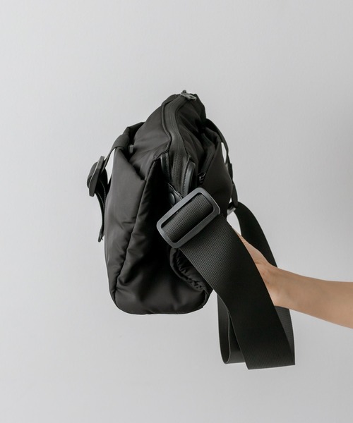 ショルダーバッグ バッグ 《撥水》バックルショルダーバッグ 撥水 ear