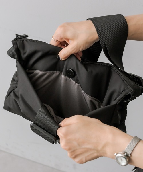 ショルダーバッグ バッグ 《撥水》バックルショルダーバッグ 撥水 ear