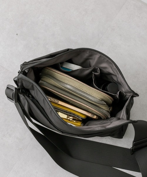 ショルダーバッグ バッグ 《撥水》バックルショルダーバッグ 撥水 ear