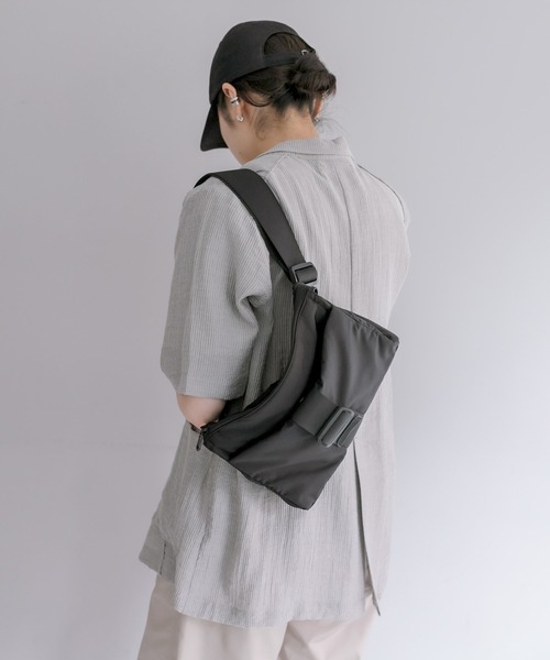 ショルダーバッグ バッグ 《撥水》バックルショルダーバッグ 撥水 ear