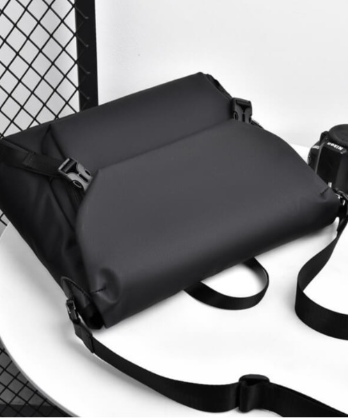 超美品ノベルティ　メンズショルダーバッグ　ブラック　バッグ L LABEL（エルラベル） ショルダーバッグ ユーティリティショルダー