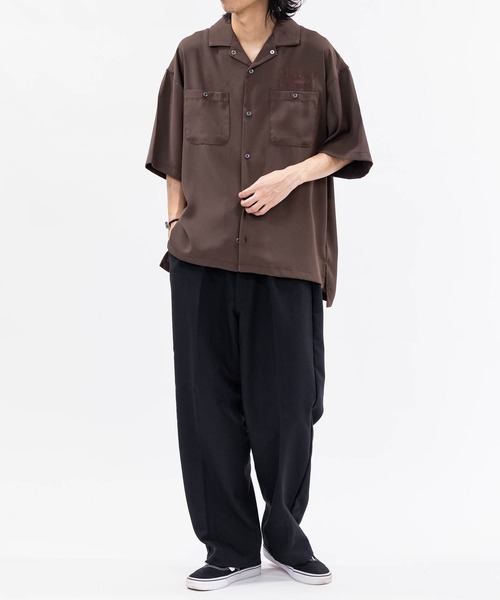 JOHN'S CLOSET（ジョンズクローゼット） シャツ 「q」バック刺繍