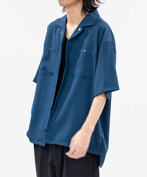 JOHN'S CLOSET（ジョンズクローゼット） シャツ 半袖 「q」バック刺繍