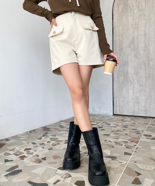 moment+ パンツ 微起毛ウールライク金ボタンフラップショートパンツ