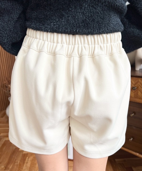 moment+ パンツ 微起毛ウールライク金ボタンフラップショートパンツ