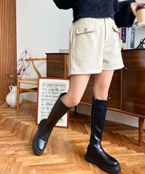 moment+ パンツ 微起毛ウールライク金ボタンフラップショートパンツ