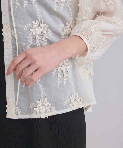 ベージュシアーブラウス 花柄刺繍 リボン付き XL 美品 未使用 fifth フラワー刺繍シアーブラウス | 人気レディース