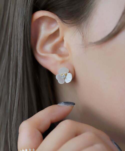 ANEMONE（アネモネ） ピアス ビジュー×シェルフラワーピアス