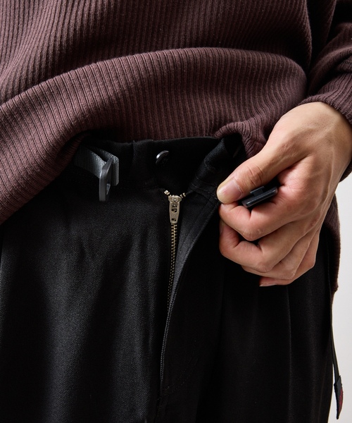 「And A」 スラックス MEDIUM チャコールグレー メンズの画像