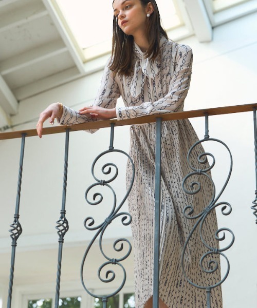 エラディエ　ワンピース ERADIE ワンピース Bowtie pleated dress ボウタイプリーツ