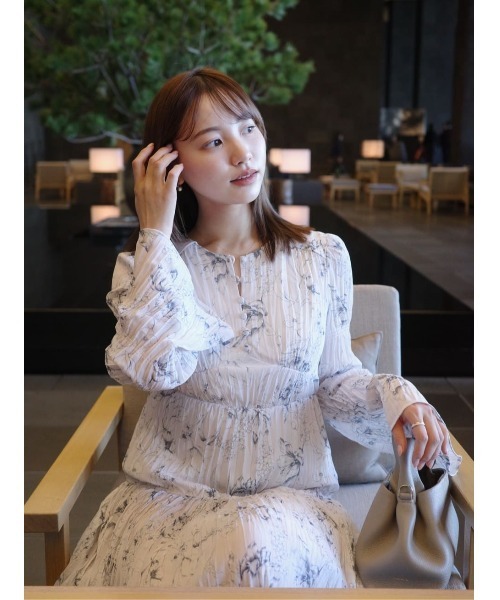ワンピース Tiered Floral Pleated Dressの画像