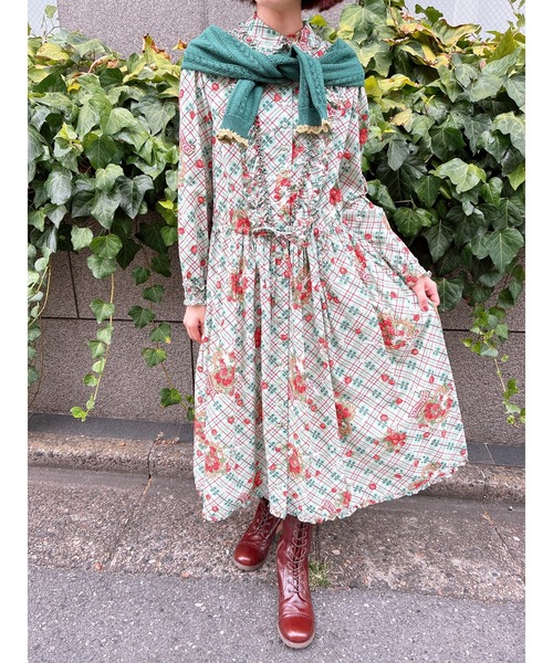 ワンピース 苺リースプリントミディワンピースの画像
