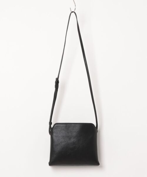 美品　genten（ゲンテン） スミ黒 ゴートレザー ショルダーバッグ　軽量 genten（ゲンテン） ショルダーバッグ バッグ エッセンシャルゴート