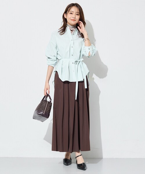 INDIVI　美品キーネックサイドスリットピンタック素材ブラウス大きいサイズ15 INDIVI（インディヴィ） ブラウス シャツ 「洗える／UVケア／ベルト付