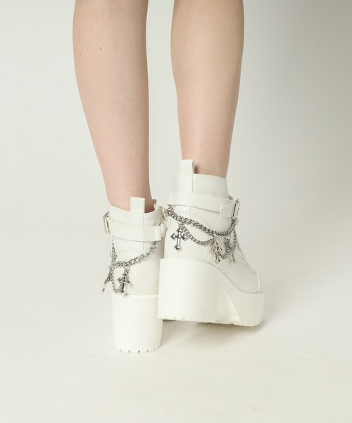 cs T&P（シーエスティーアンドピー） ブーツ 厚底十字架チャーム付き