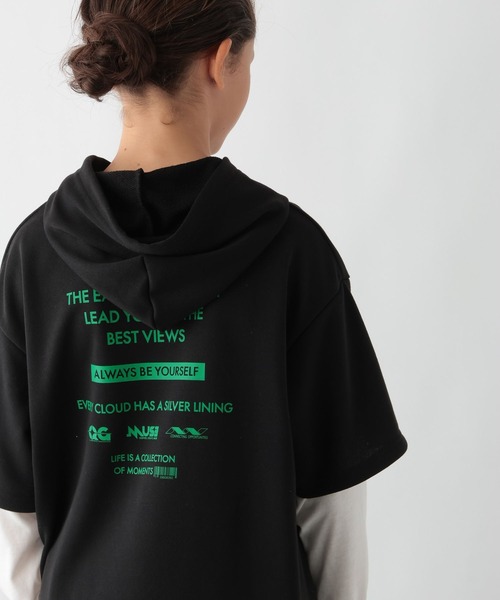 深緑色のパーカー (GLOBAL WORK)