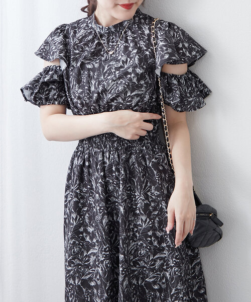 continuer de NICE CLAUP ワンピース 花柄袖開きワンピース