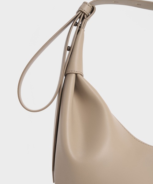 CHARLES & KEITH バッグ クリーム 美品 ショルダーバッグ CHARLES ＆ KEITH（チャールズ&キース） 「CHARLES & KEITH