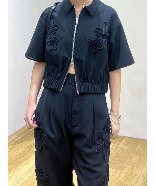 ブラウス シャツ フラワーエンブロイダリージップシャツ レディースの画像
