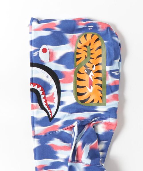 パーカー SCREEN CAMO SHARK FULL ZIP HOODIE レディースの画像