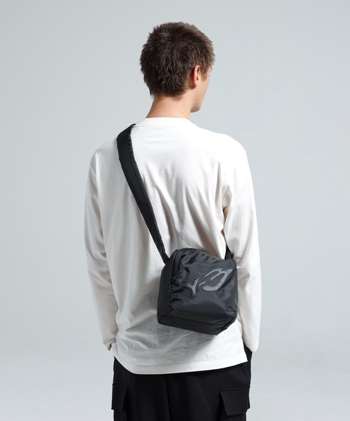 Y-3 ウエストポーチ PADDED CROSSBODY メンズ レディース : ZOZOTOWN