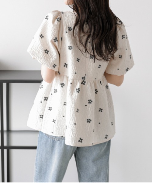 【新品タグ付き】sheller フラワースリーブ ぺプラムトップス ホワイト turero-5.jpg