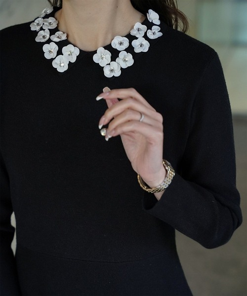 HUIT bouquet（ユイット ブーケ） ワンピース フラワーモチーフ 襟付き