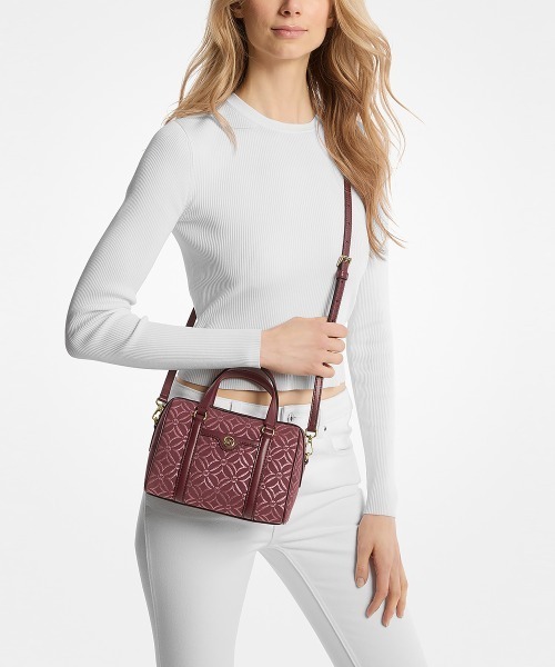 ☆海外取扱☆【Michael Kors】 ロゴ クロスボディバッグ 2色 MICHAEL KORS ショルダーバッグ バッグ TRAVEL メタリック ロゴ