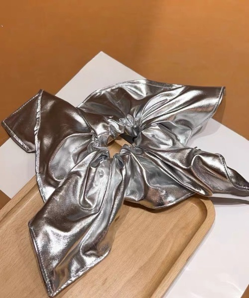 ampm（エーエムピーエム） シュシュ メタリックフェイクレザーシュシュ