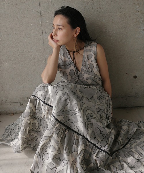 Ameri（アメリ） ドレス MEDI KITTY V NECK DRESS : ZOZOTOWN Yahoo!店