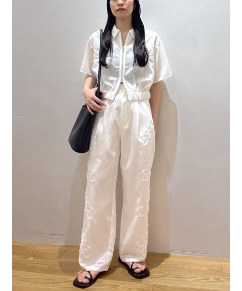 パンツ フラワーエンブロイダリータックパンツ レディースの画像