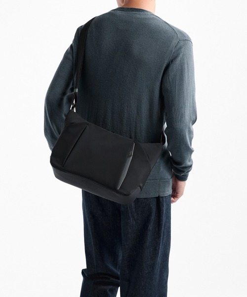 TUMI（トゥミ） ショルダーバッグ TUMI AXIS ミディアム・クロスボディ