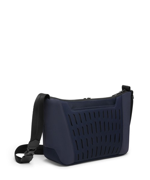 h*d様 た*し様 h*d様 TUMI ミディアム　クロスボディ ブラック×ブル TUMI（トゥミ） ショルダーバッグ TUMI AXIS ミディアム・クロスボディ