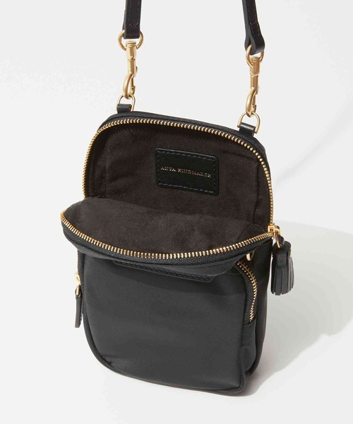 ★ANYA HINDMARCH★ ナイロン ショルダーバッグ ANYA HINDMARCH AH Logo Nylon in Black アニヤハインドマーチ