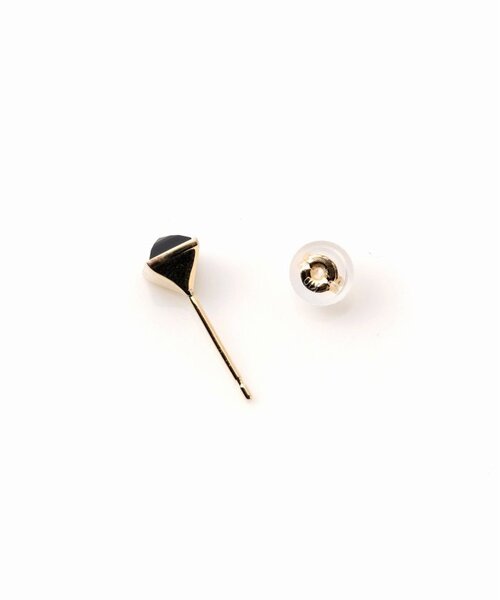 Lilas ピアス オニキスピラミッドモチーフ4mmピアス K10（両耳