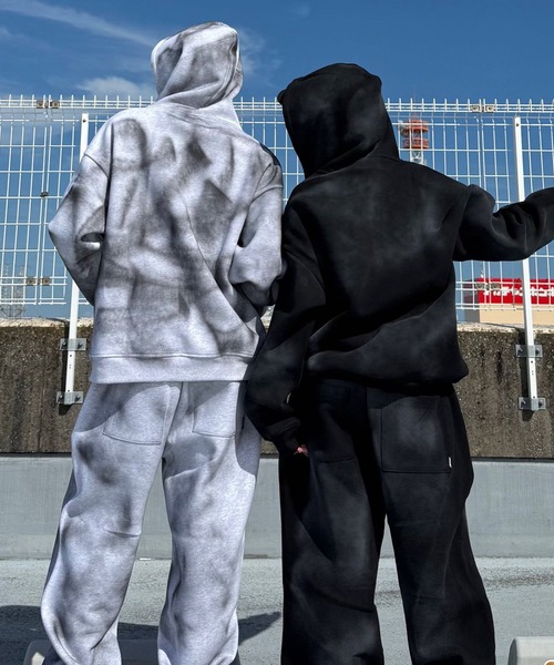 ATMARKジップアップパーカーセットアップ ATMARK パーカー 「2サイズ展開 / UNISEX グラフィティロゴ スプレー