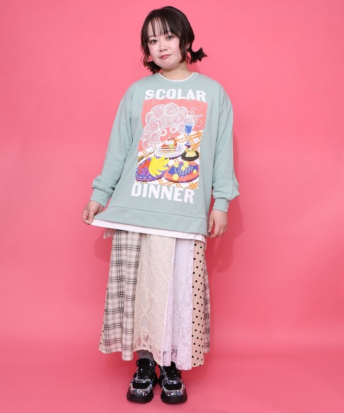 Scolar スカラーちゃんの夕食柄レイヤード風配色プルオーバー ScoLar（スカラー） トレーナー スウェット スカラーちゃんの夕食柄