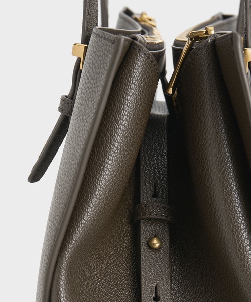 Charles and Keith（レザー ・ トートバッグ）のフリマアイテム一覧