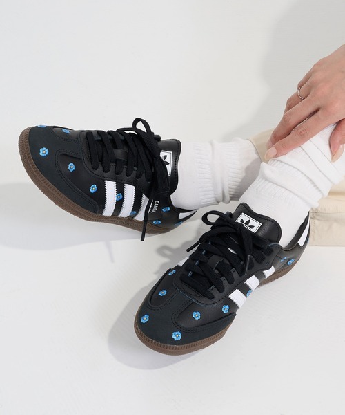 adidas（アディダス） スニーカー 「adidas」SAMBA OG W フラワー刺繍