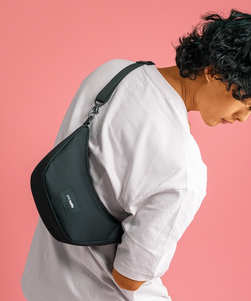 pacsafe GOクロスボディショルダーバッグ PacSafe ショルダーバッグ pacsafe/パックセーフ GO Lunar