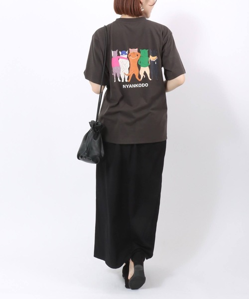 【大きいサイズレディース】神保町にゃんこ堂コラボ6匹の黒猫柄Tシャツ★猫 大きいサイズレディース】神保町にゃんこ堂コラボ6匹の黒猫柄T